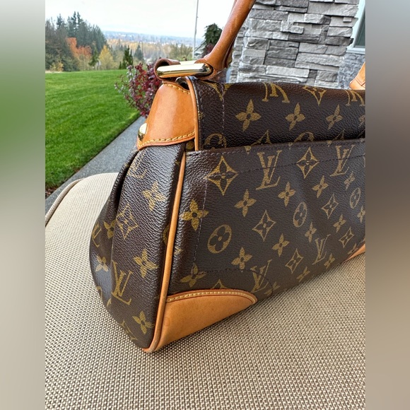 Louis Vuitton Beverly Handbag - Picture 8 of 16